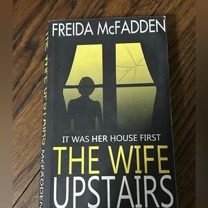 Freida mcFADDEN book